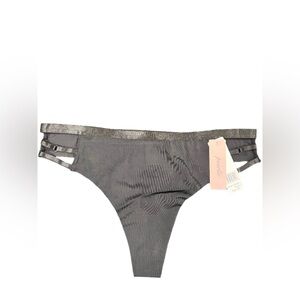 Pearlle Seamless Thong Panty